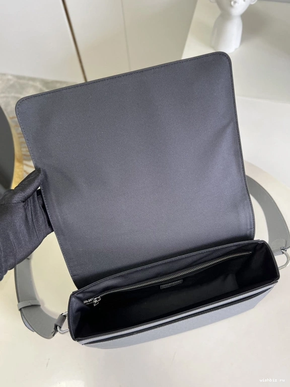 WIS NEW VUITTON MESSENGER FLAP LOUIS 1002